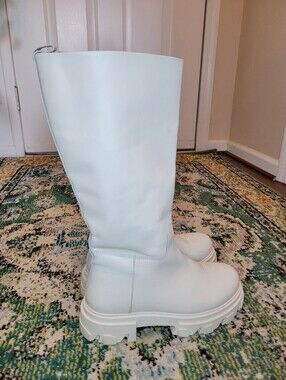 Steve Madden Brenna Knee High White Leather Lug Sole Boots, Size 9.5